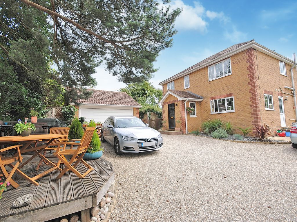 4 bed detached house to rent in Stansted Road, Stortford, Herts