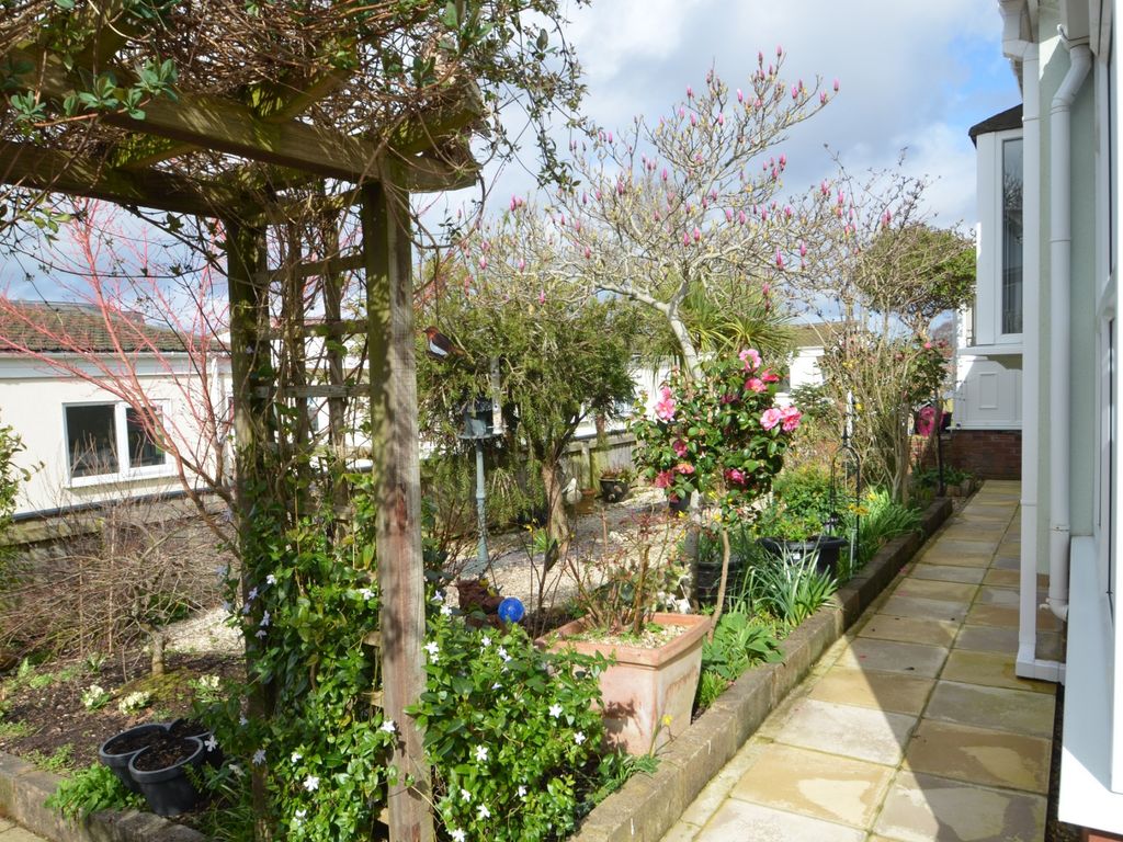 2 bed mobile/park home for sale in Sandle Wood, Hazel Wood Park