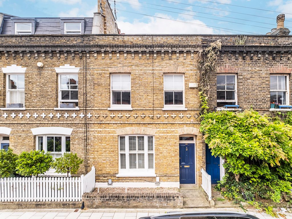 3 bed detached house for sale in Robertson Street, London SW8, £