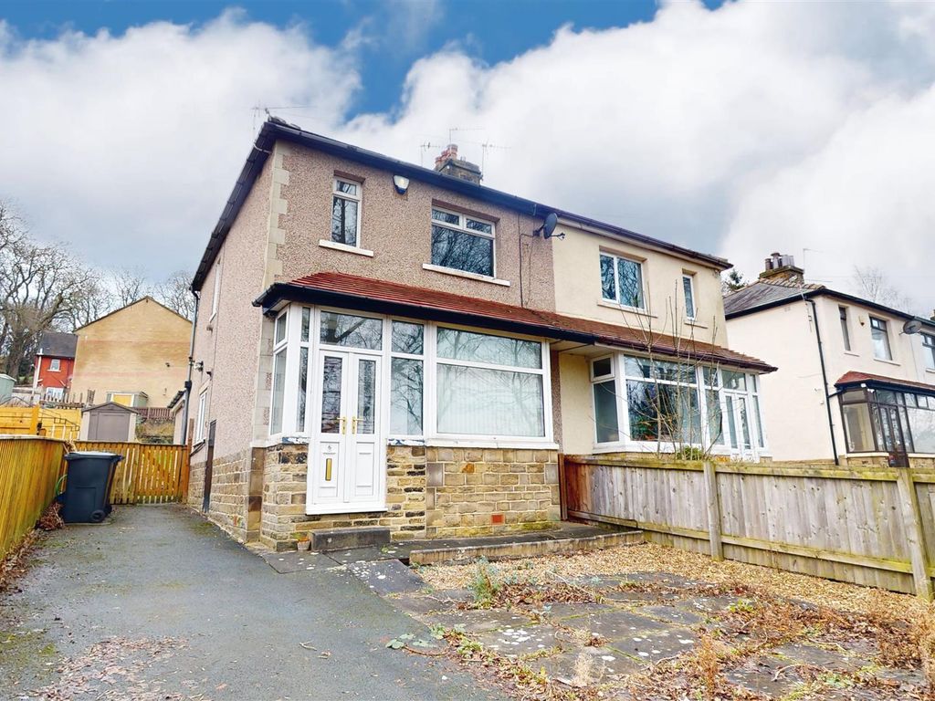3 bed semidetached house for sale in Poplar Crescent, Shipley BD18, £