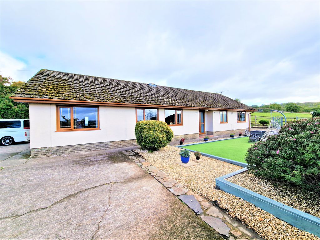 4 bed detached bungalow for sale in Daren Farm, Blackwood NP12 Zoopla