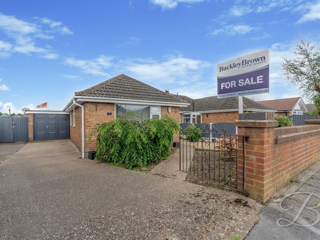 3 bed semidetached bungalow for sale in Gordondale Road, Mansfield