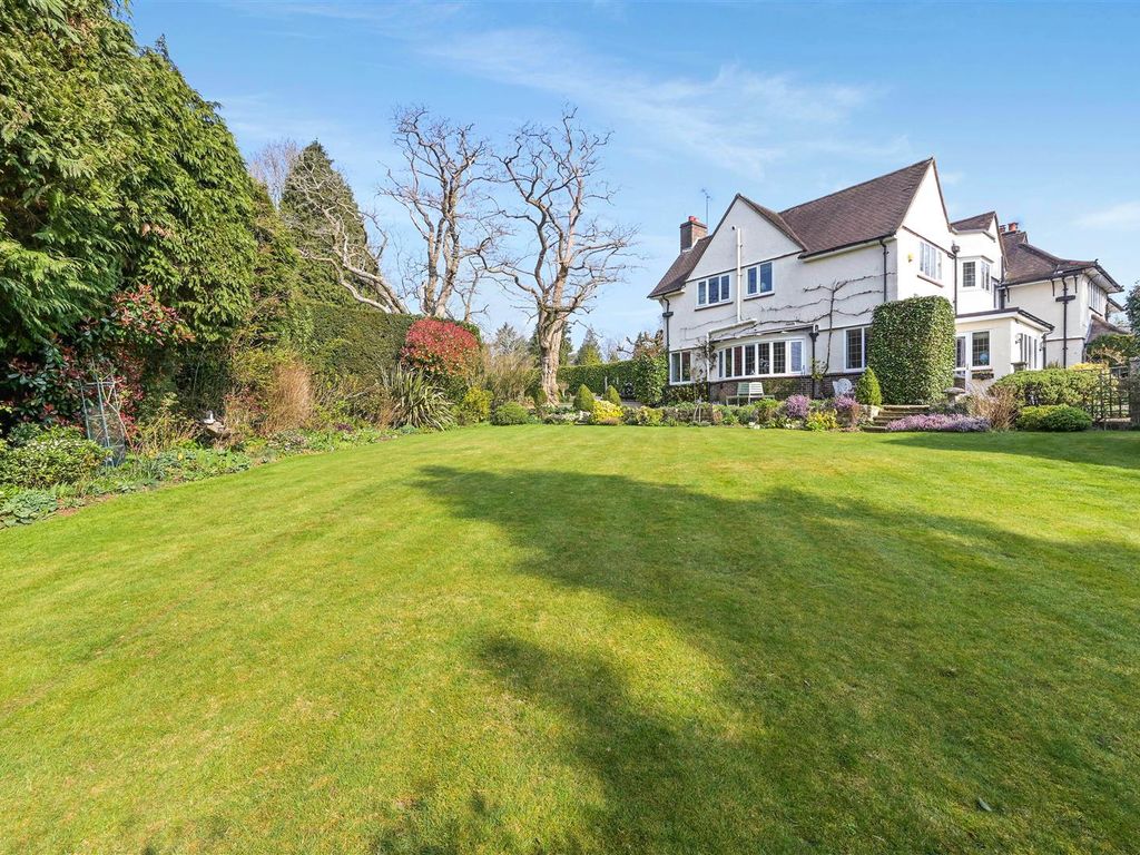 4 bed semidetached house for sale in Furze Hill, Kingswood, Tadworth