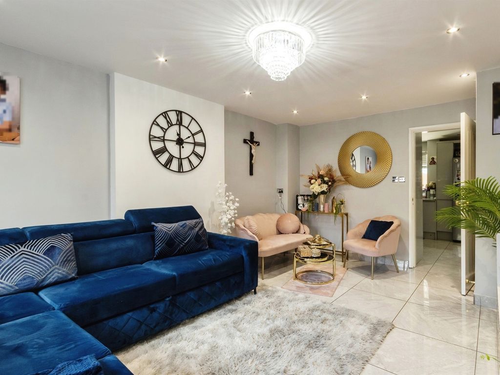 4 bed detached house for sale in Camelot Avenue, Nottingham NG5, £