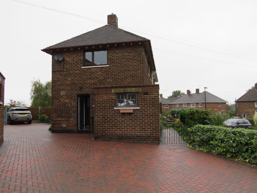 2 bed semidetached house for sale in Mather Avenue, Sheffield S9, £