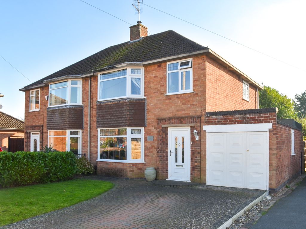 3 bed semidetached house for sale in Palmer Road, Whitnash, Leamington