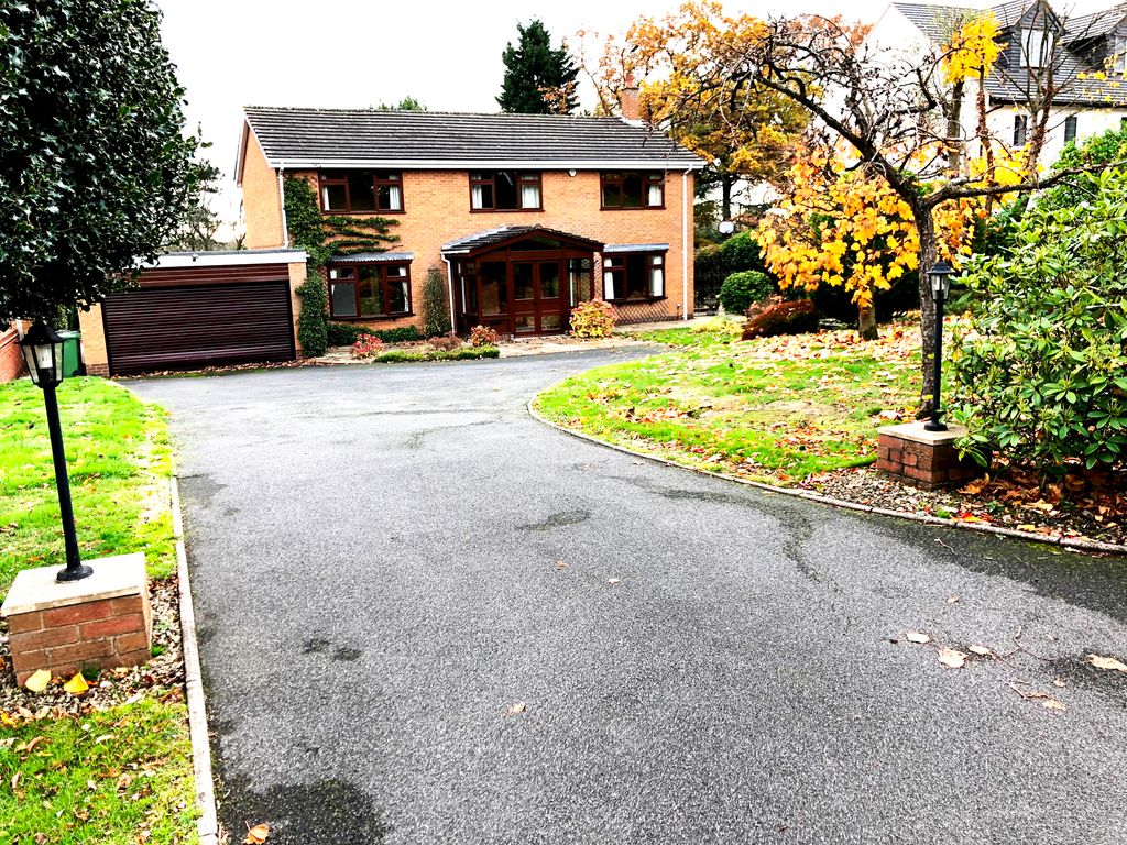 4 bed detached house to rent in Lovelace Avenue, Solihull, Birmingham