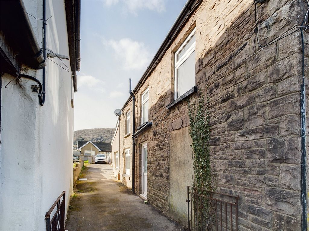 3 bed flat for sale in Hereford Road, Mardy, Abergavenny, Monmouthshire