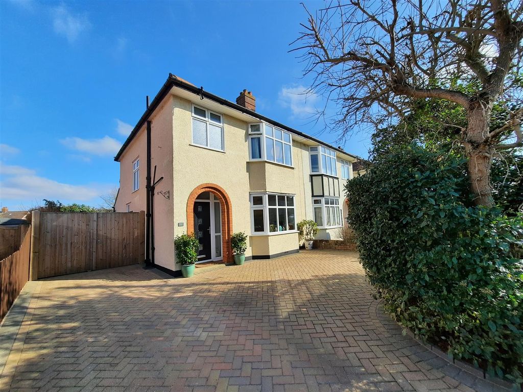 3 bed property for sale in Melbourne Road, Rushmere St. Andrew, Ipswich