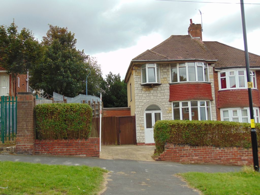 3 bed semidetached house for sale in Jerrys Lane (No Upward Chain
