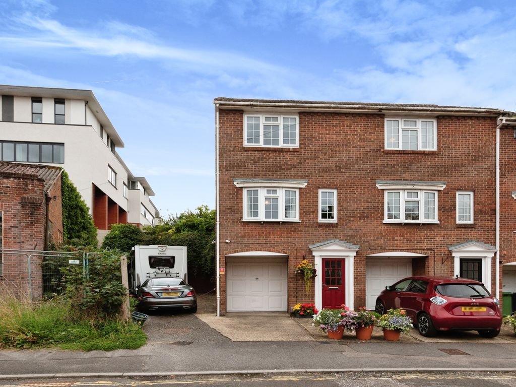 2 bed end terrace house for sale in Flaxfield Road, Basingstoke, Hampshire RG21, £350,000 Zoopla