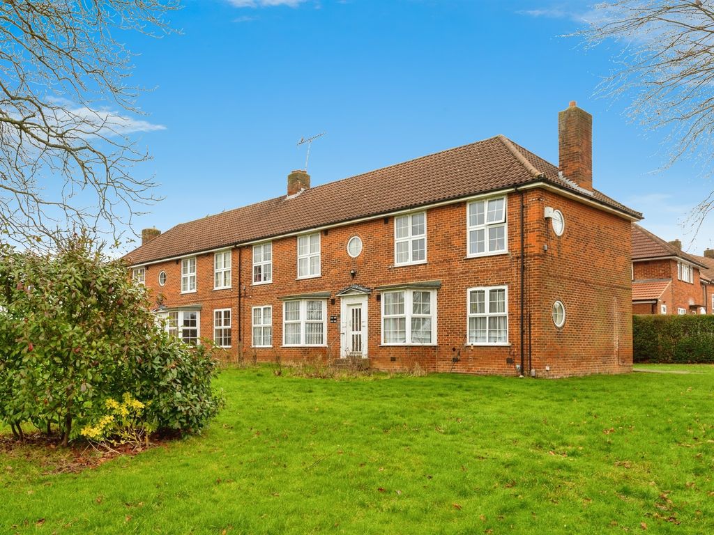 1 bed flat for sale in Mill Green Road, Welwyn Garden City AL7, £