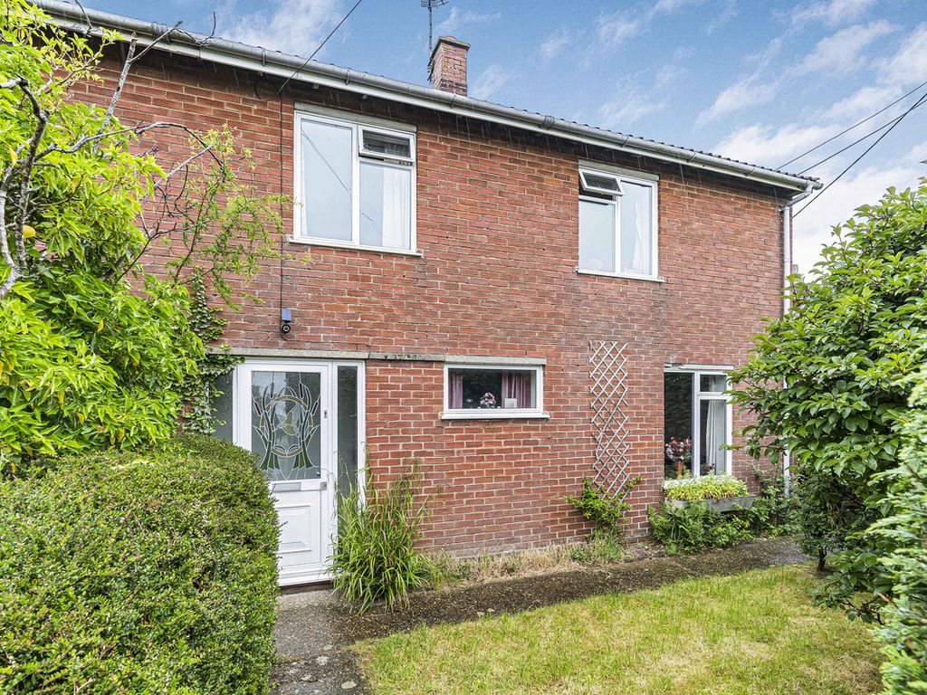 2 bed semidetached house for sale in Rosehill Crescent, Twyford MK18