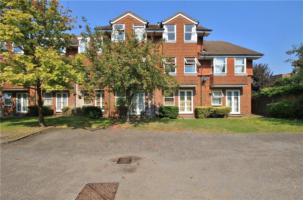 1 bed flat to rent in Springside Court, Josephs Road, Guildford, Surrey