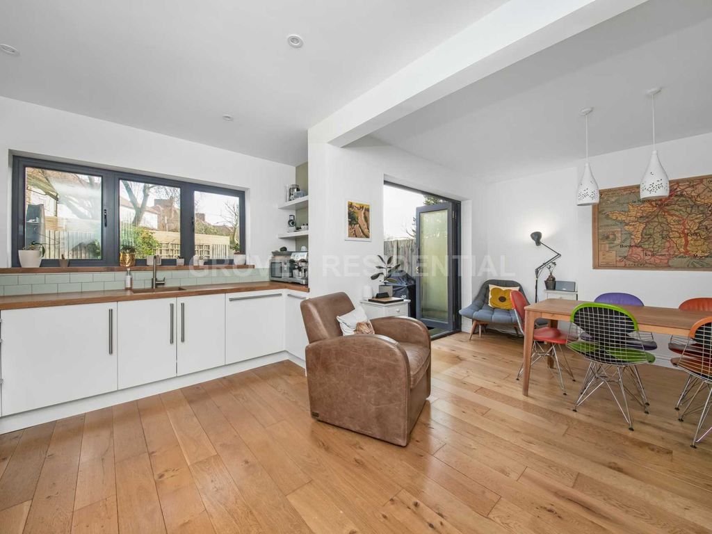 3 bed semidetached house for sale in Knightwood Crescent, New Malden