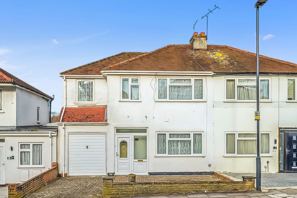 4 bed semidetached house for sale in Sefton Avenue, Harrow Weald