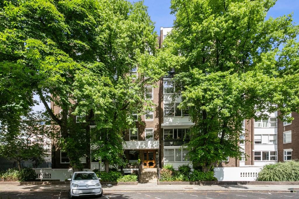 3 bed flat for sale in Gloucester Avenue, Primrose Hill, London NW1