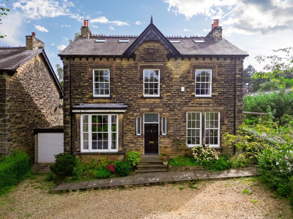 6 bed detached house to rent in Wedgewood Drive, Roundhay, Leeds LS8, £