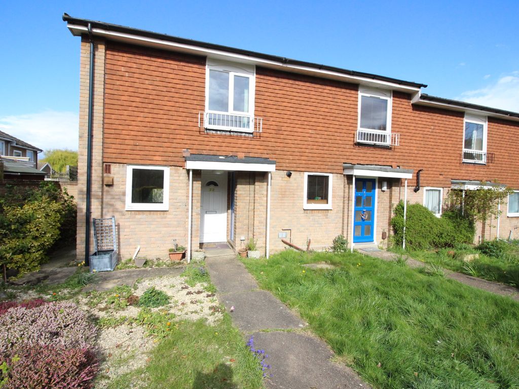 3 bed end terrace house for sale in Handside Close, Worcester Park KT4