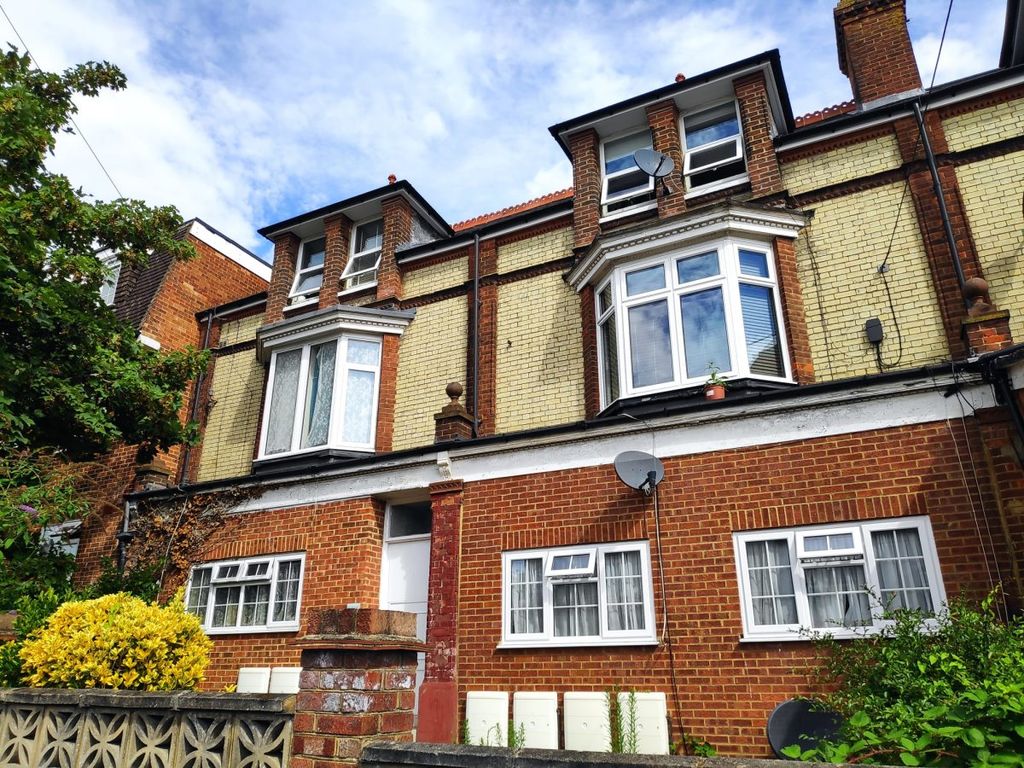 1 bed flat to rent in Station Approach West, Earlswood, Redhill RH1, £