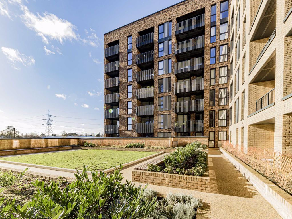 2 bed flat for sale in Plough Lane, London SW17, £625,000 Zoopla