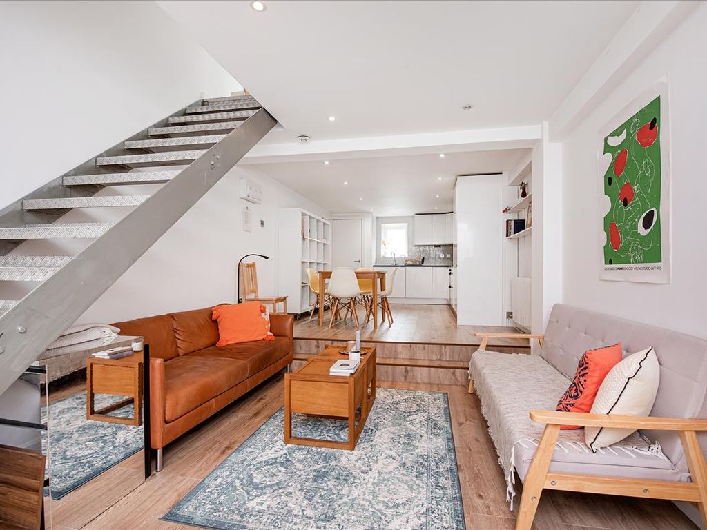 2 bed town house for sale in Shore Road, Hackney, London E9, £650,000