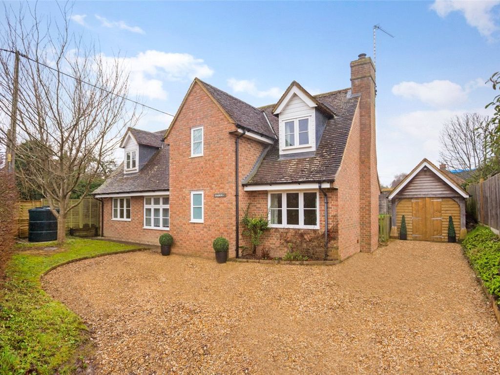 3 bed detached house to rent in Pewsey Road, Upavon, Pewsey, Wiltshire