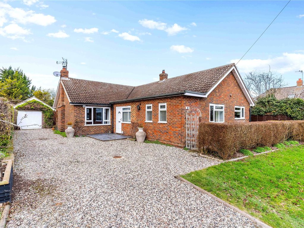 3 bed bungalow for sale in Blakeland Hill, Duxford, Cambridge