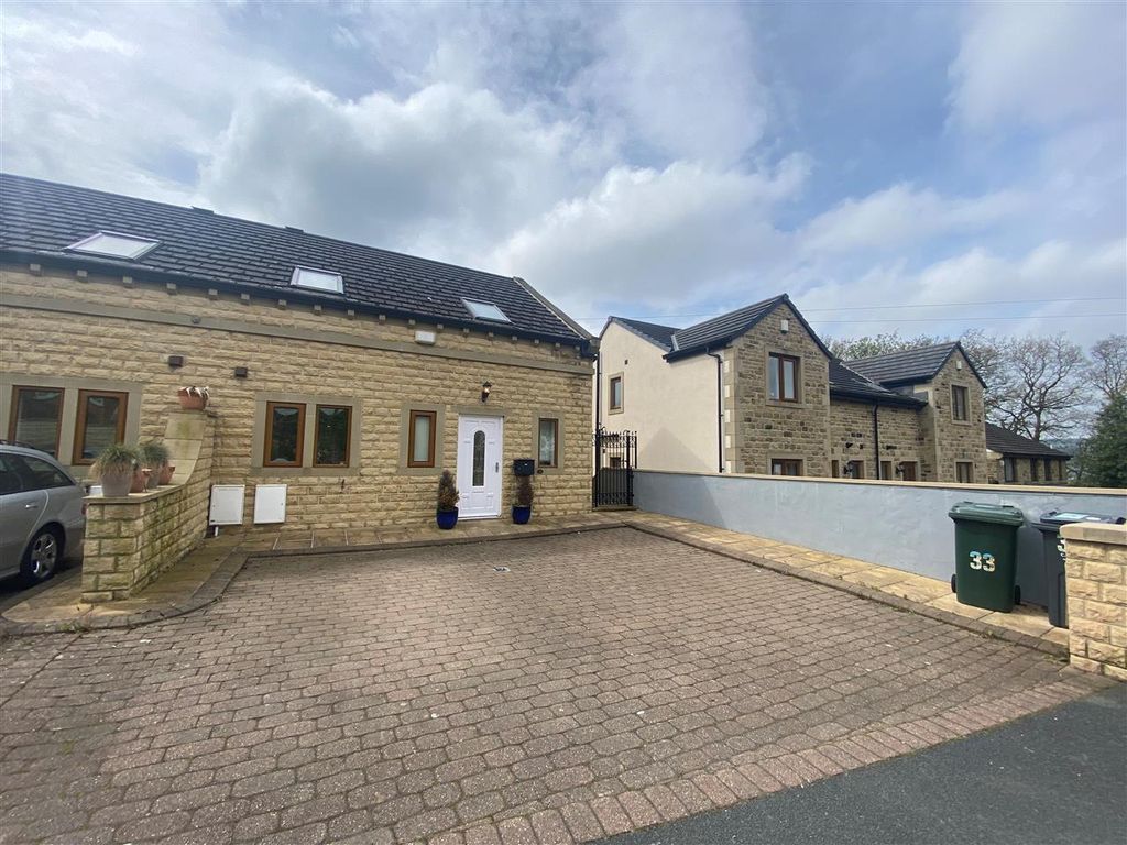 5 bed semidetached house to rent in Carr Lane, Riddlesden, Keighley