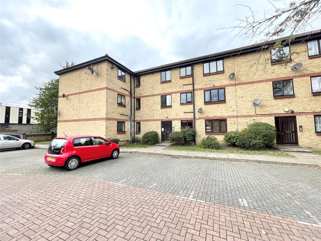 1 bed flat to rent in Erith Road, Bexleyheath, Kent DA7, £1,100 pcm