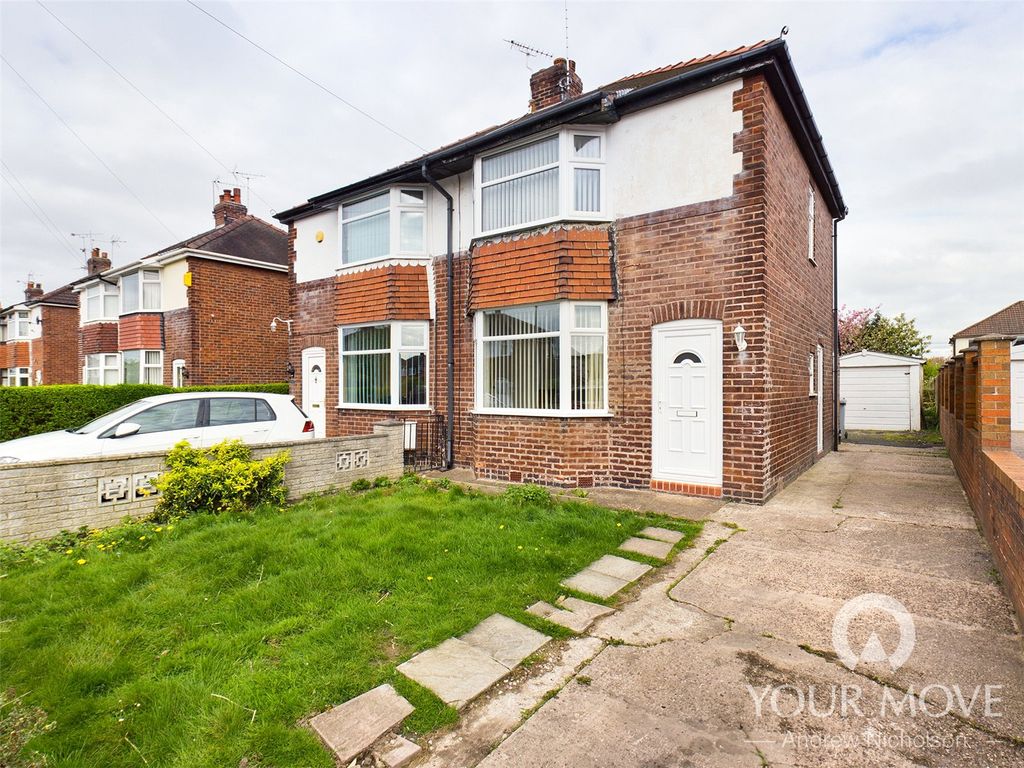 3 bed semidetached house to rent in Woodside Avenue, Wistaston, Crewe
