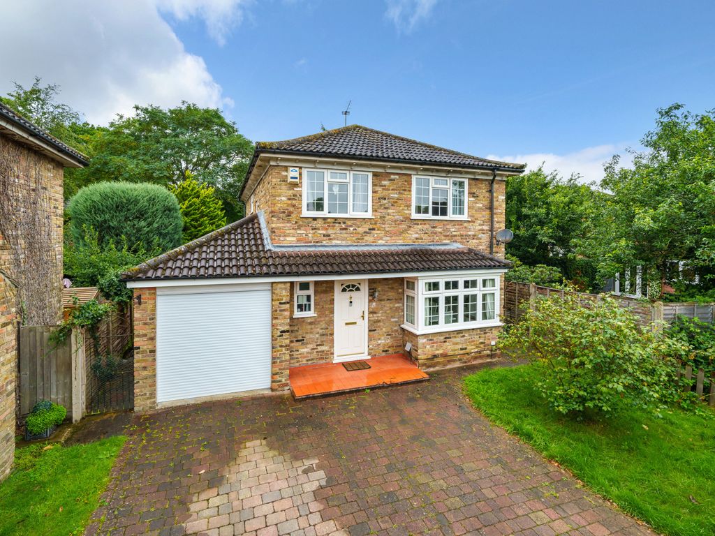 4 bed detached house for sale in Armadale Road, Goldsworth Park GU21, £