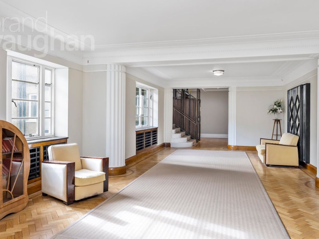 2 bed flat to rent in Grand Avenue, Hove, East Sussex BN3, £1,795 pcm