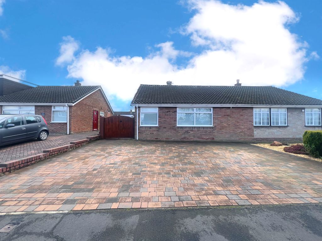 2 bed semidetached bungalow for sale in Henhurst Ridge, BurtonOn