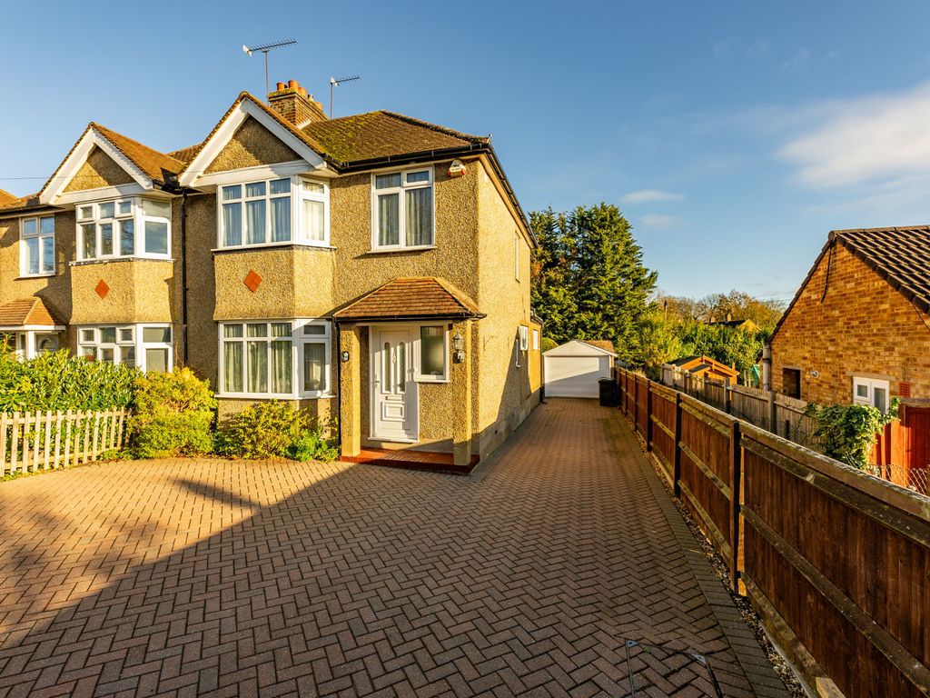 3 bed semidetached house for sale in Alexander Road, London Colney, St