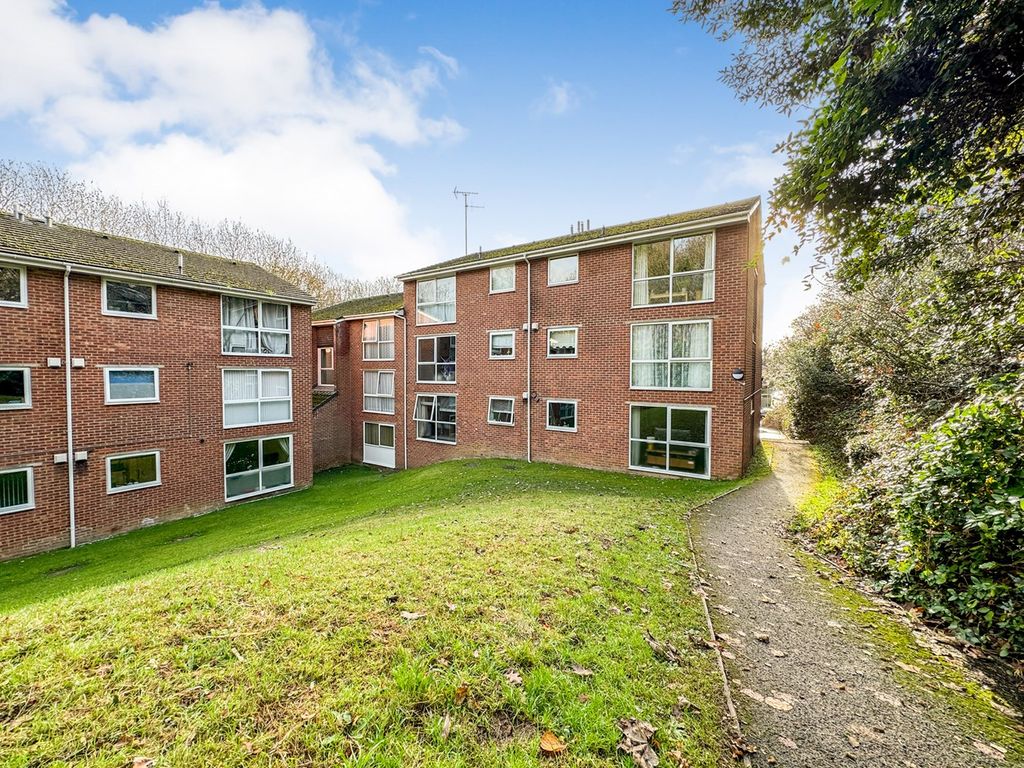 2 bed flat for sale in Southcote Road, Reading RG30, £225,000 Zoopla