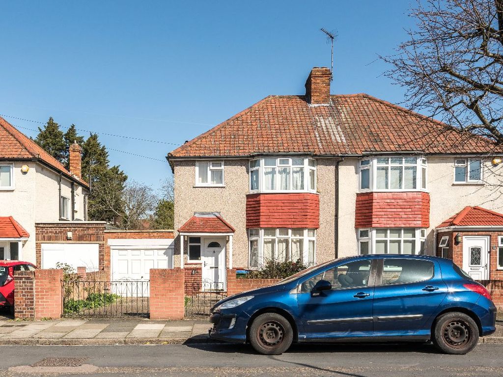 3 bed semidetached house for sale in Merriman Road, London SE3, £