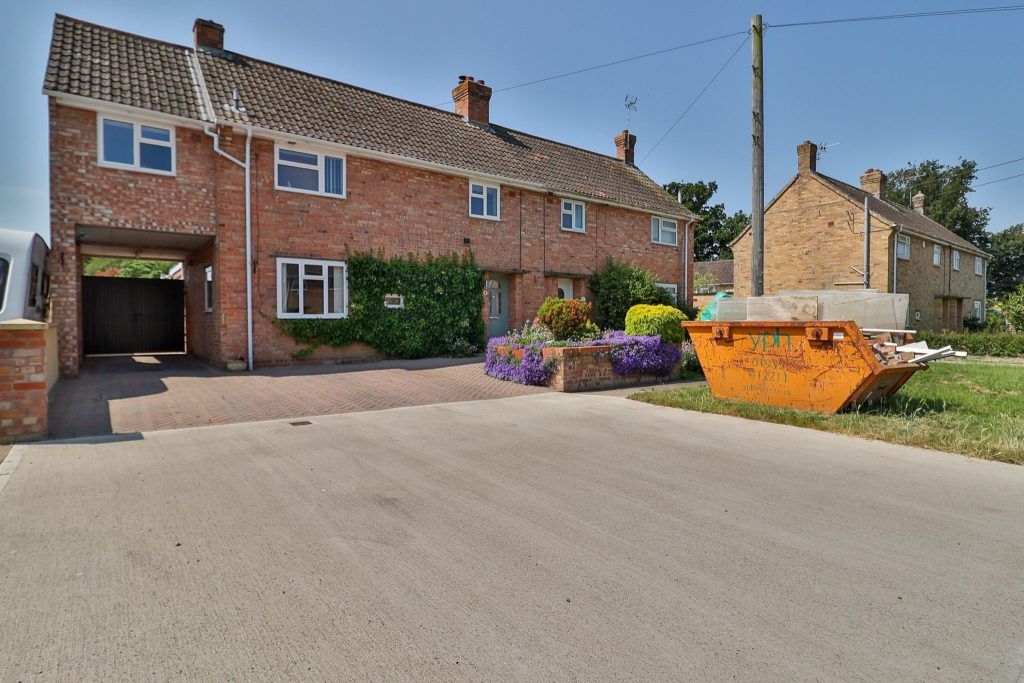 4 bed semidetached house for sale in Stapleton Close, Martock