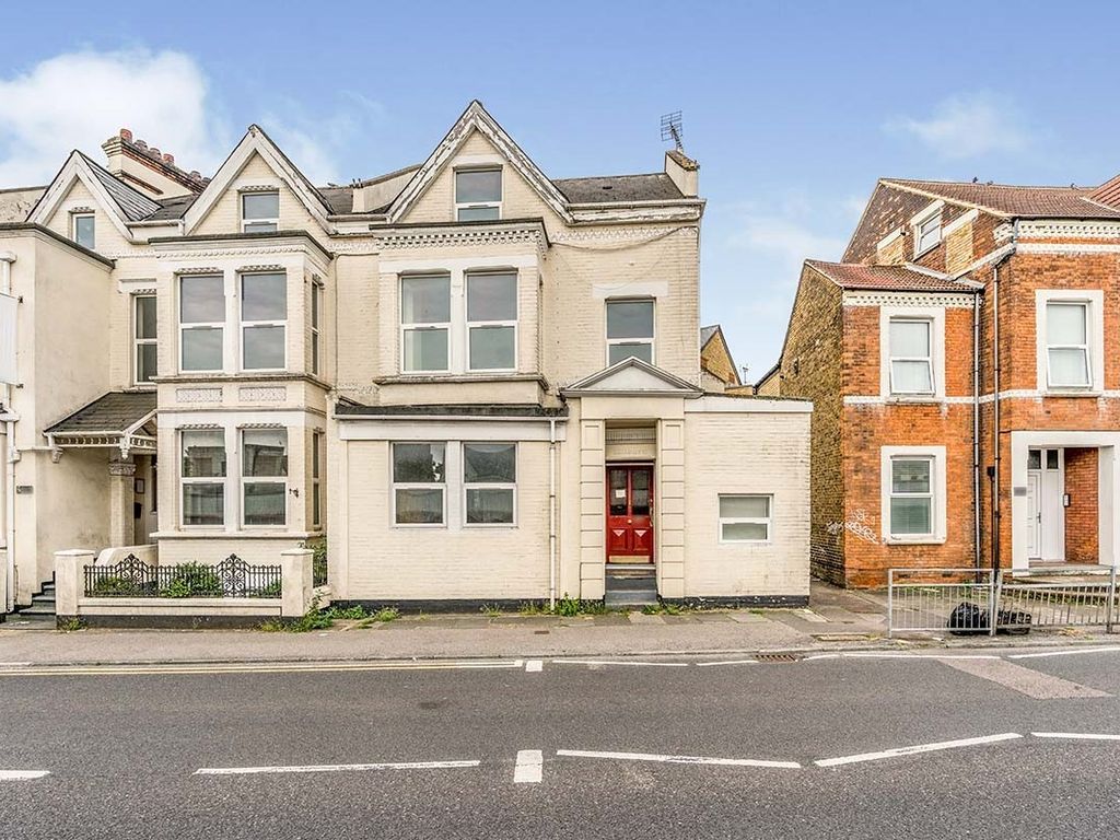 1 bed flat to rent in Balmoral Road, Gillingham, Kent ME7 Zoopla