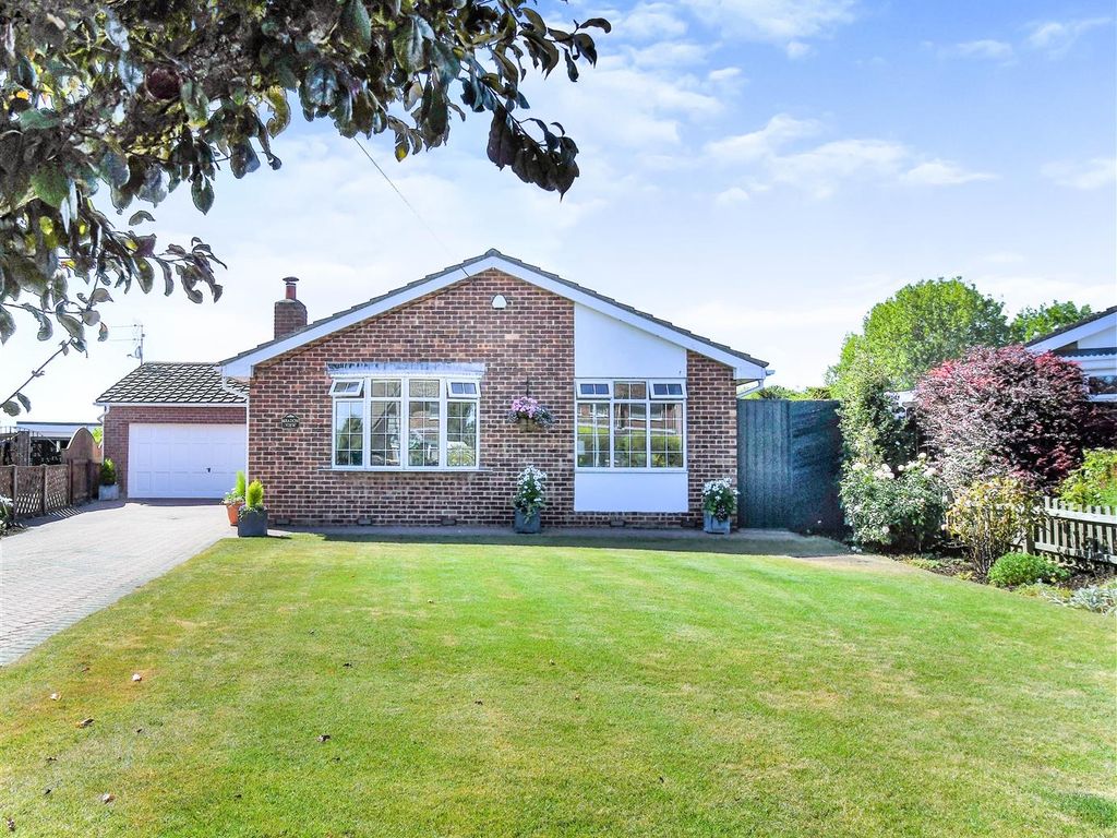 3 bed detached bungalow for sale in Westlands Road, Sproatley, Hull HU11, £365,000 Zoopla