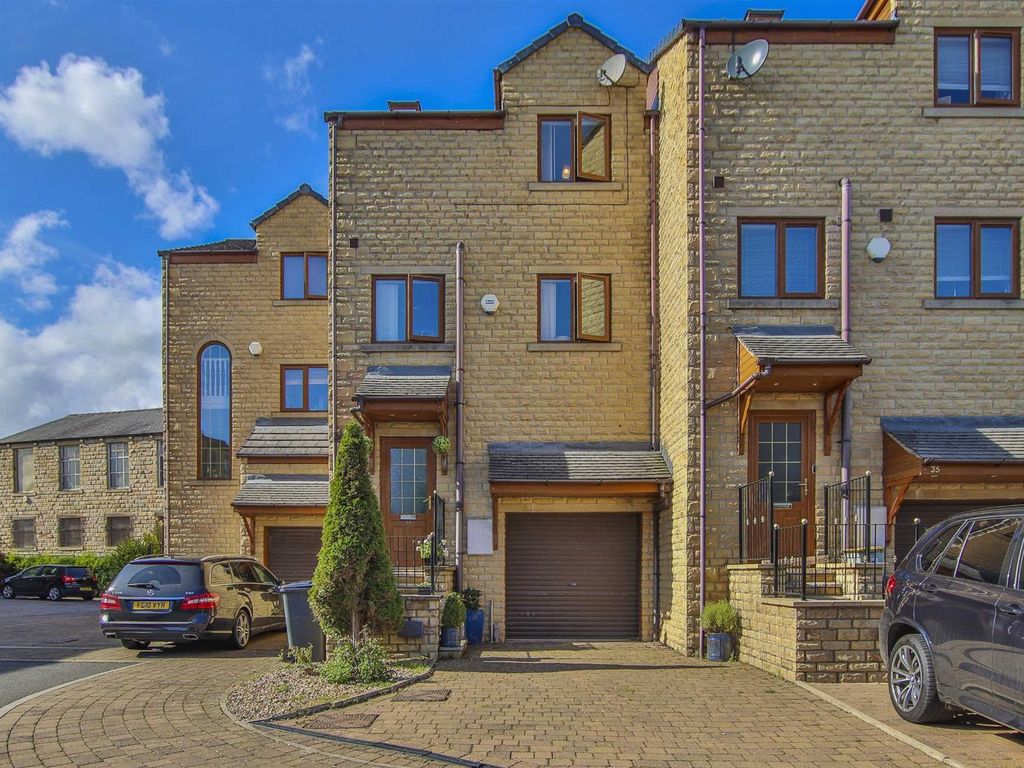 4 bed town house for sale in Lower Clough Fold, Barrowford, Nelson BB9