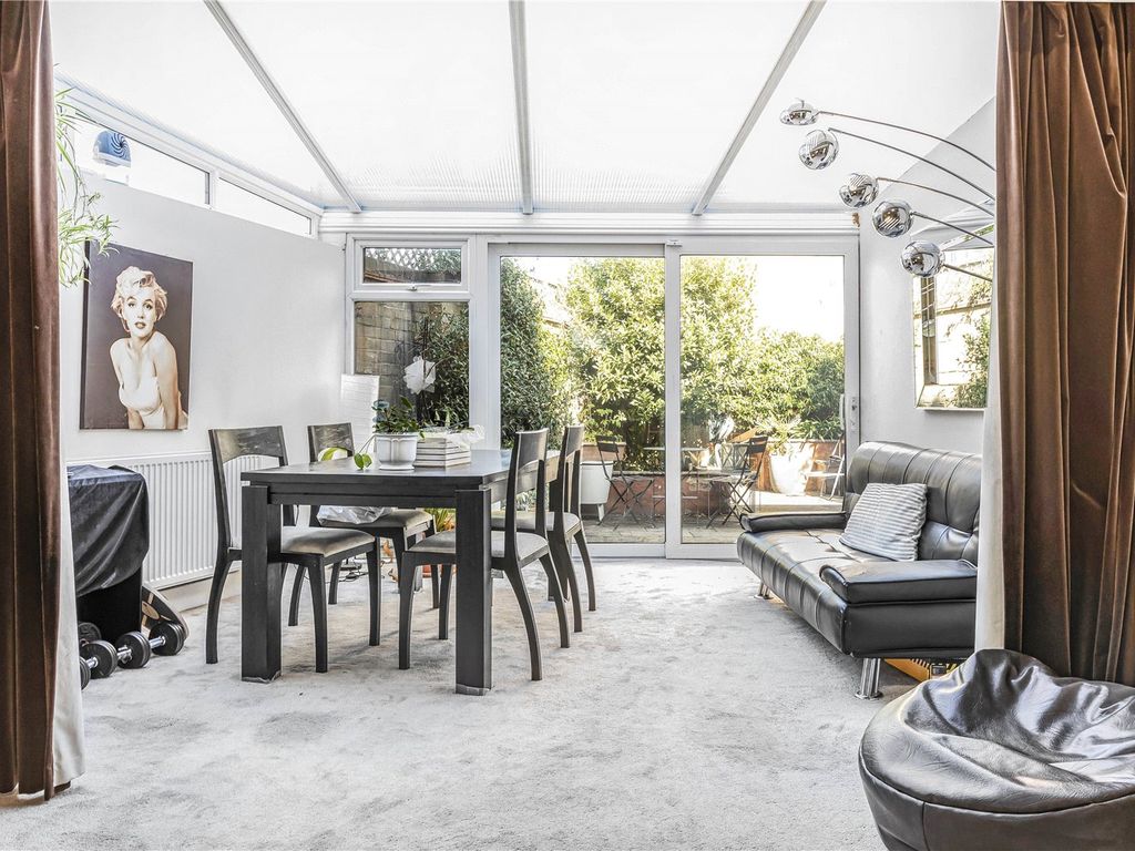 3 bed terraced house for sale in Cold Harbour, London E14, £800,000