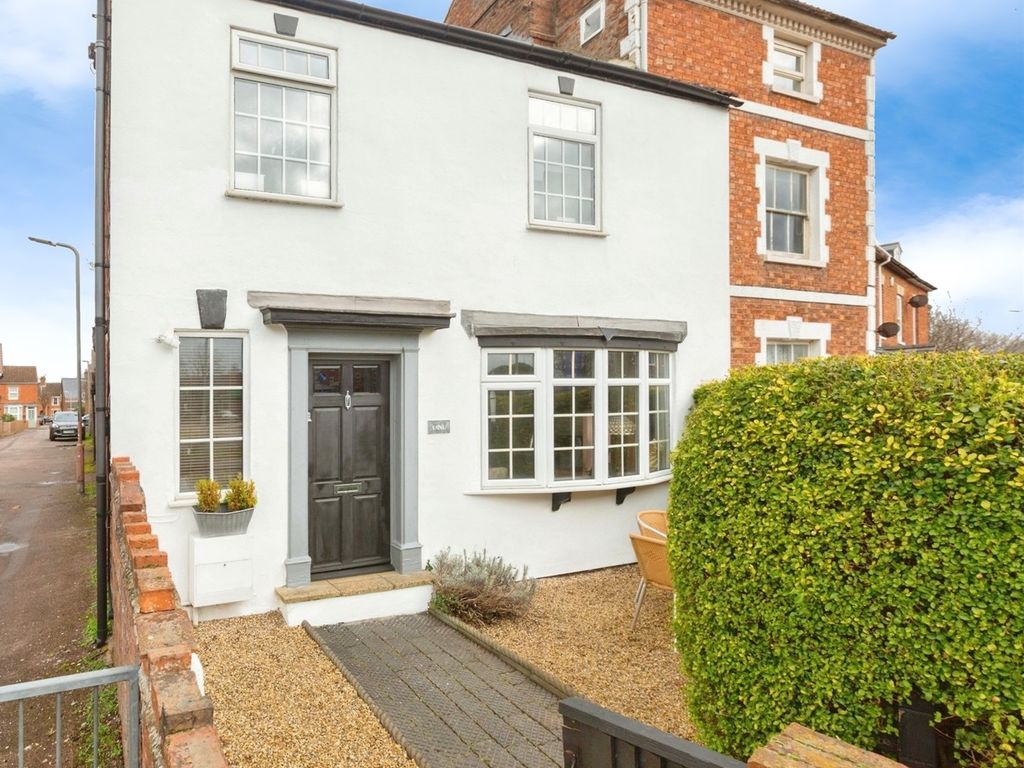 4 bed semidetached house for sale in Caldecote Street, Newport Pagnell