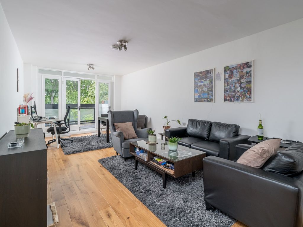3 bed flat to rent in Barnwood Close, Warwick Avenue W9 Zoopla