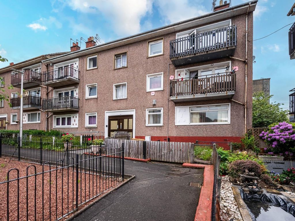 3 bed flat for sale in Cathcart Road, Rutherglen, Glasgow G73, £80,000
