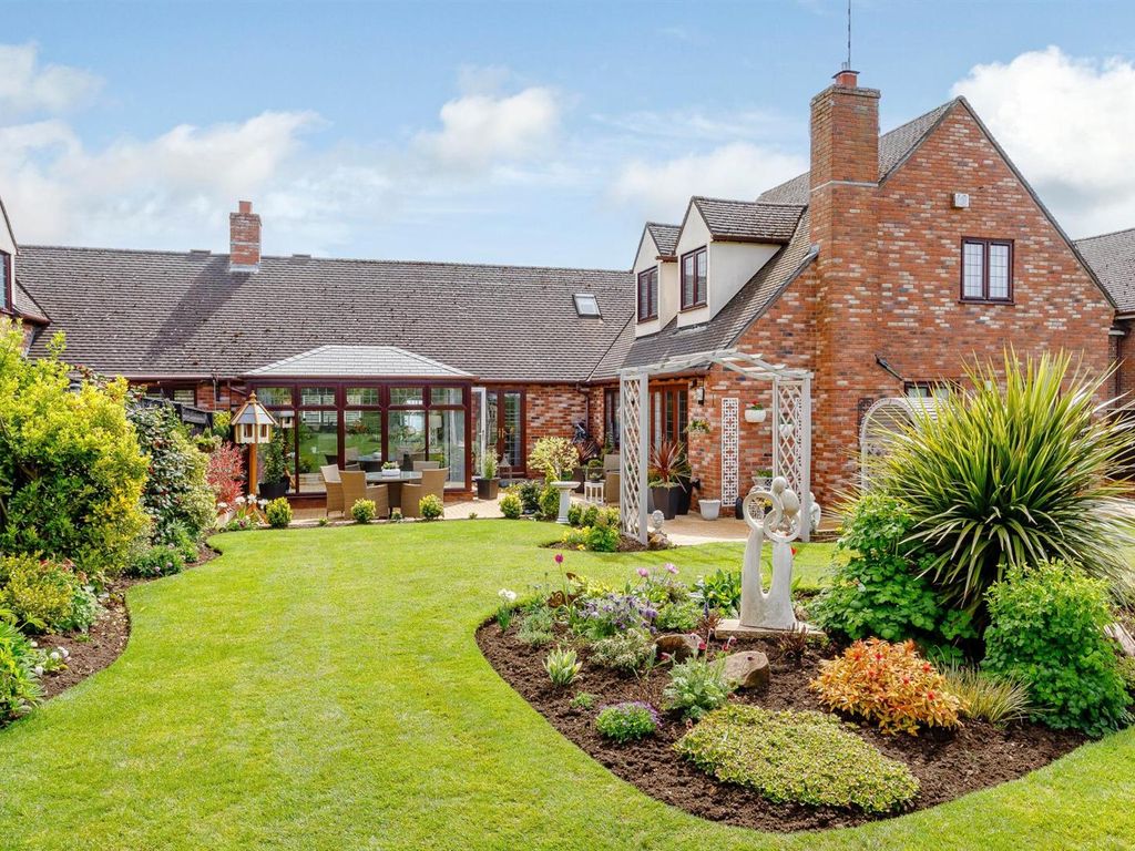 4 bed barn conversion for sale in Stretton Under Fosse, Rugby