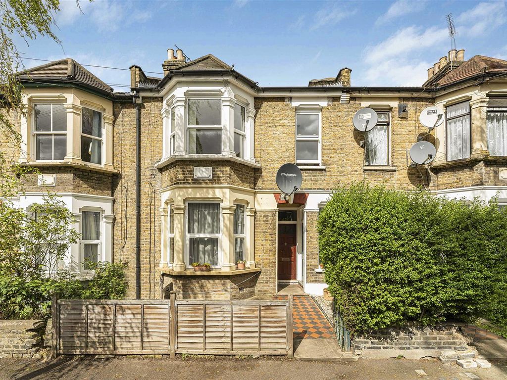 2 bed for sale in Scotts Road, Leyton, London E10, £500,000