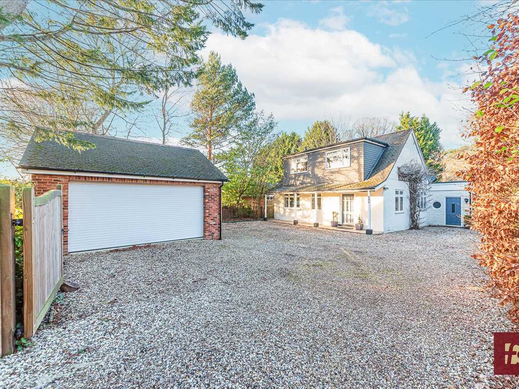 4 bed detached house for sale in Nine Mile Ride, Finchampstead, Wokingham RG40, £925,000 Zoopla