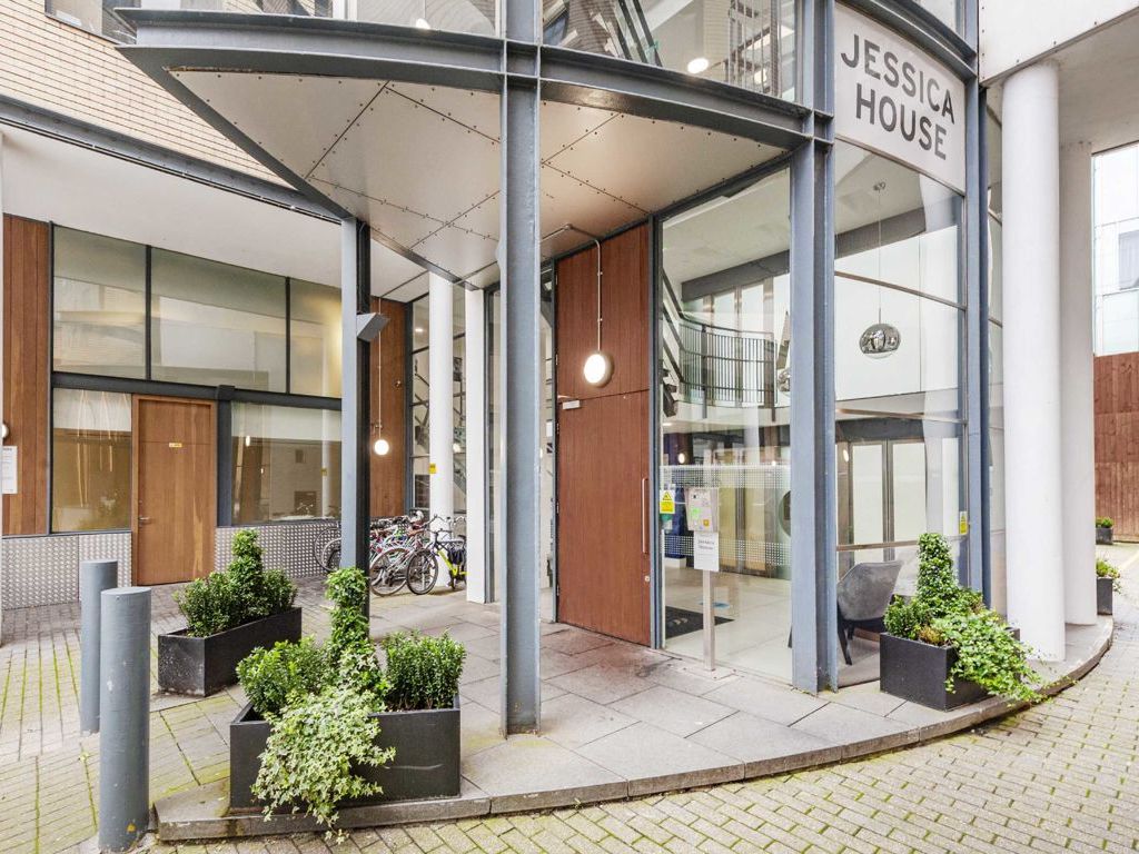 Studio for sale in Red Lion, Wandsworth High Street, London SW18 Zoopla