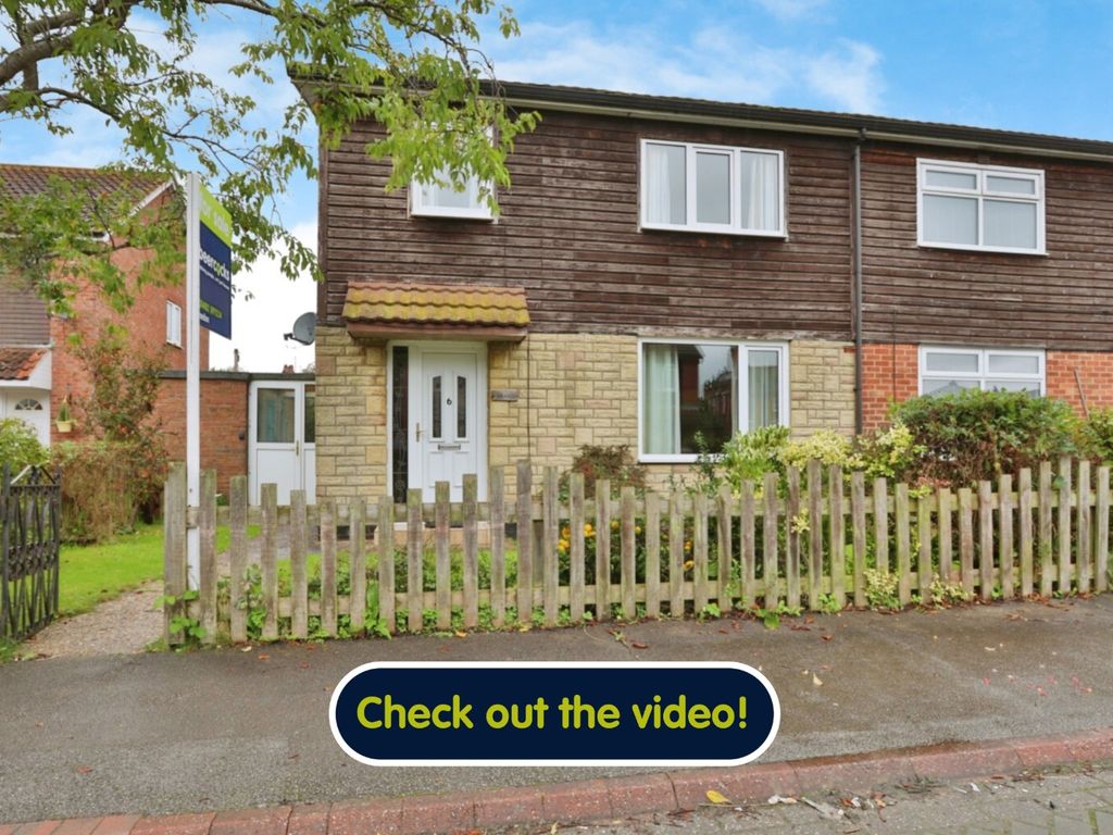 3 bed semidetached house for sale in Oak Tree Estate, Preston, Hull
